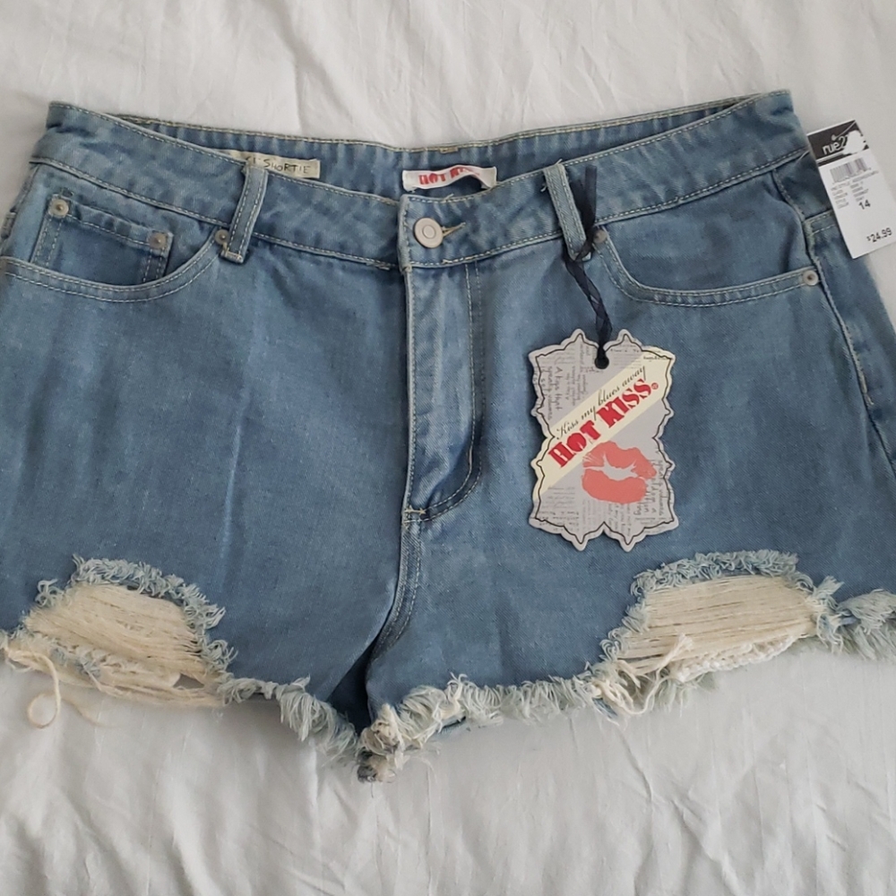 Hot kiss shorts